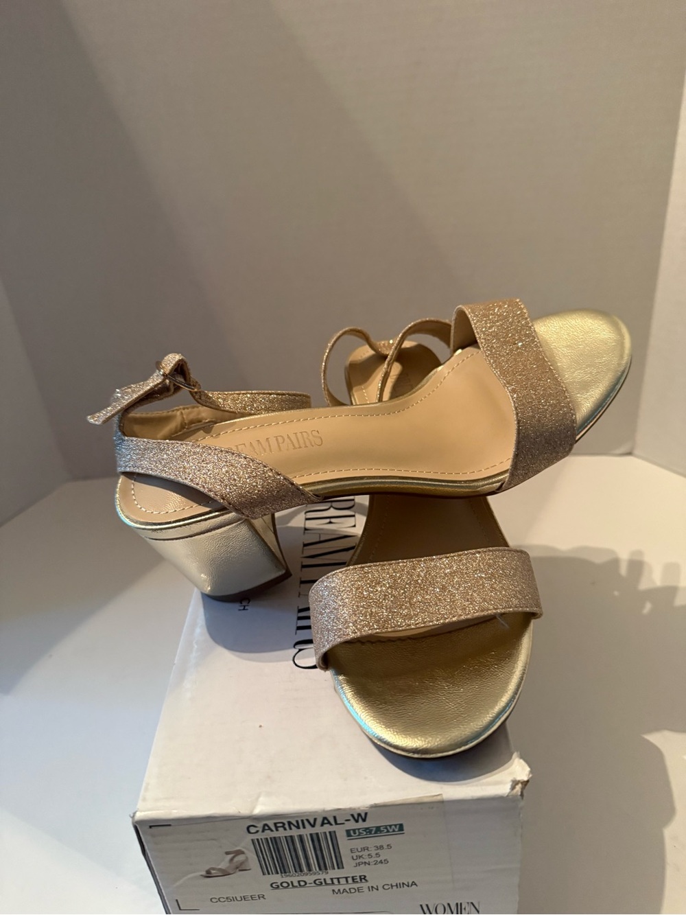 Dream Pairs Gold Glitter Low Block Heel Sandals Women’s 7.5 WIDE NEW IN BOX